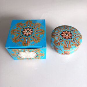 scented-candle-8 cedar scented candle