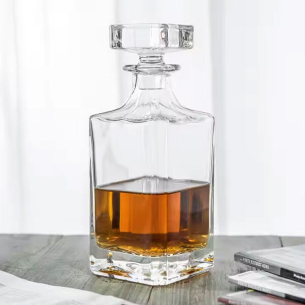 Classic 750ml Whiskey Decanter