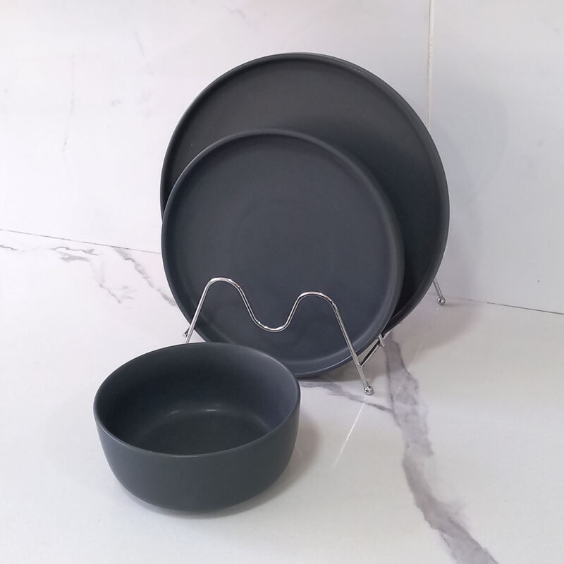 matte-grey-ceramic-plates-and-bowl